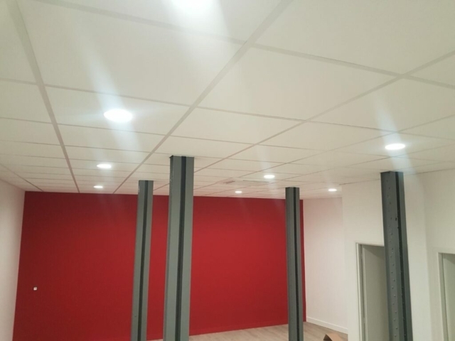 Faux plafond installé par la société basée à Messimy dans les Monts du Lyonnais