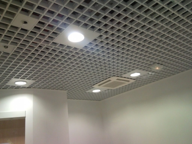 Plafond placostyl installé par la société basée à Messimy dans l’Ouest Lyonnais
