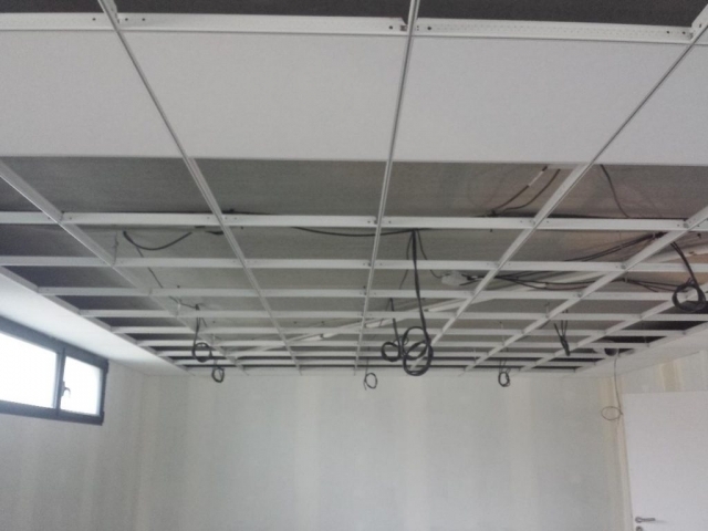 Faux plafond ossature installé par la société basée à Messimy dans l’Ouest Lyonnais